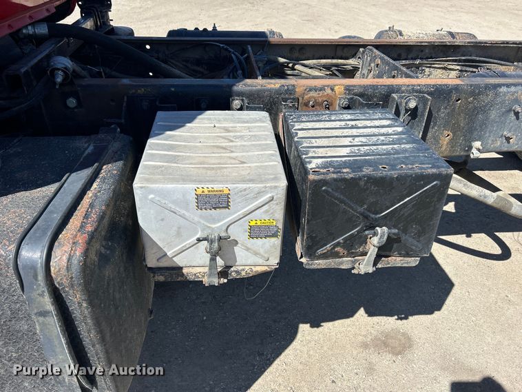 image for item DS0852 1984 Mack  DM685S truck cab and chassis