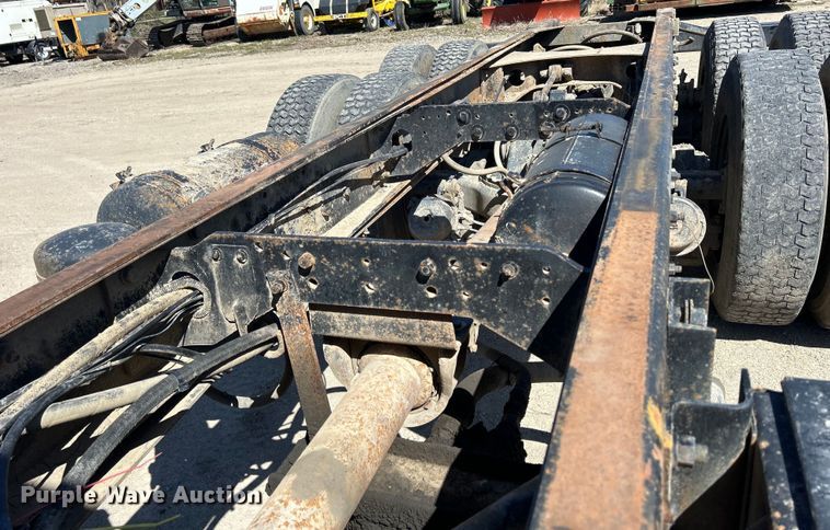 image for item DS0852 1984 Mack  DM685S truck cab and chassis