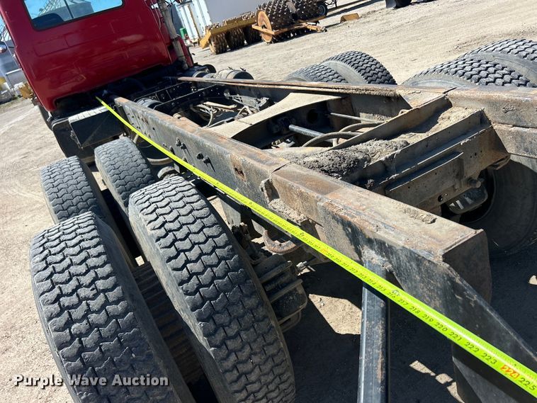 image for item DS0852 1984 Mack  DM685S truck cab and chassis