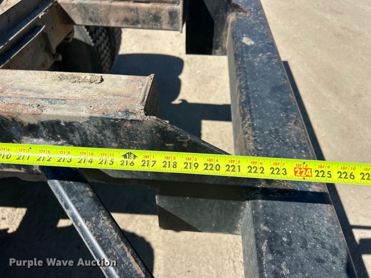 image for item DS0852 1984 Mack  DM685S truck cab and chassis