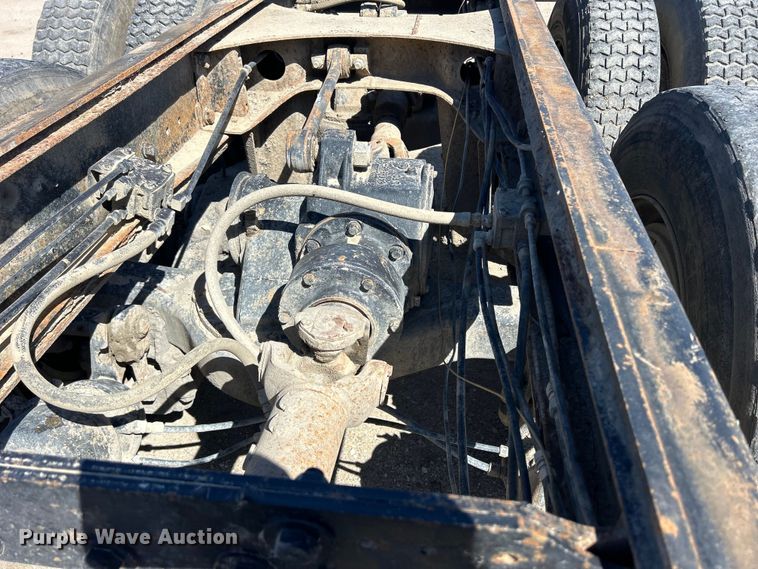 image for item DS0852 1984 Mack  DM685S truck cab and chassis