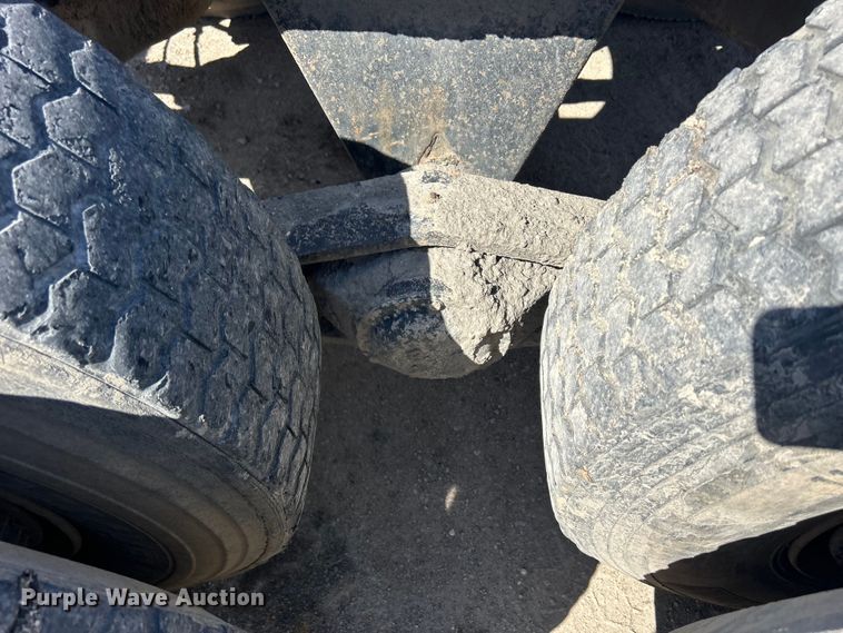 image for item DS0852 1984 Mack  DM685S truck cab and chassis