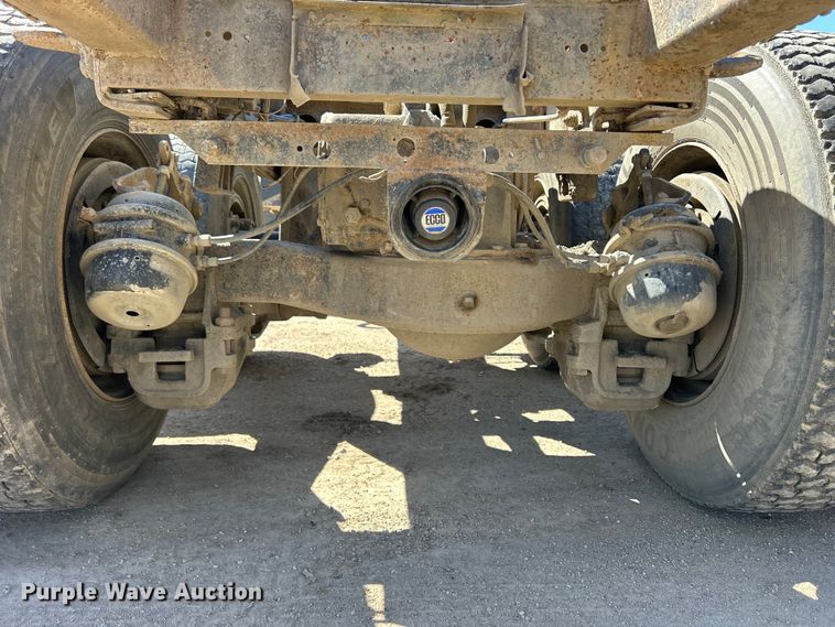 image for item DS0852 1984 Mack  DM685S truck cab and chassis