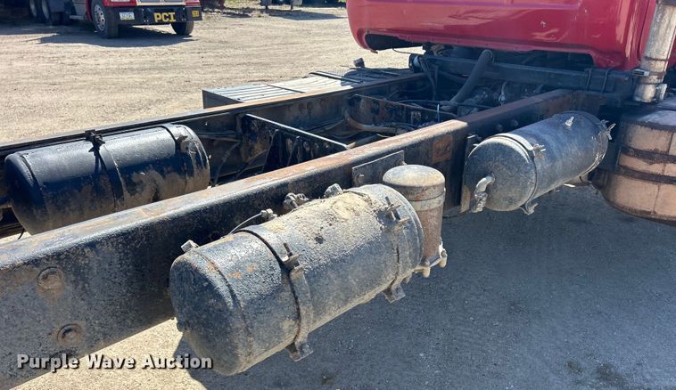 image for item DS0852 1984 Mack  DM685S truck cab and chassis