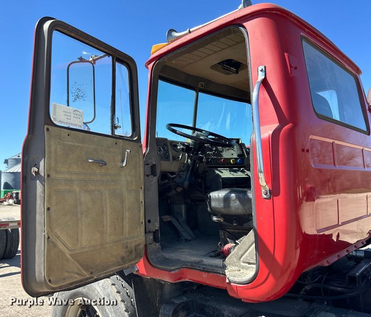 image for item DS0852 1984 Mack  DM685S truck cab and chassis