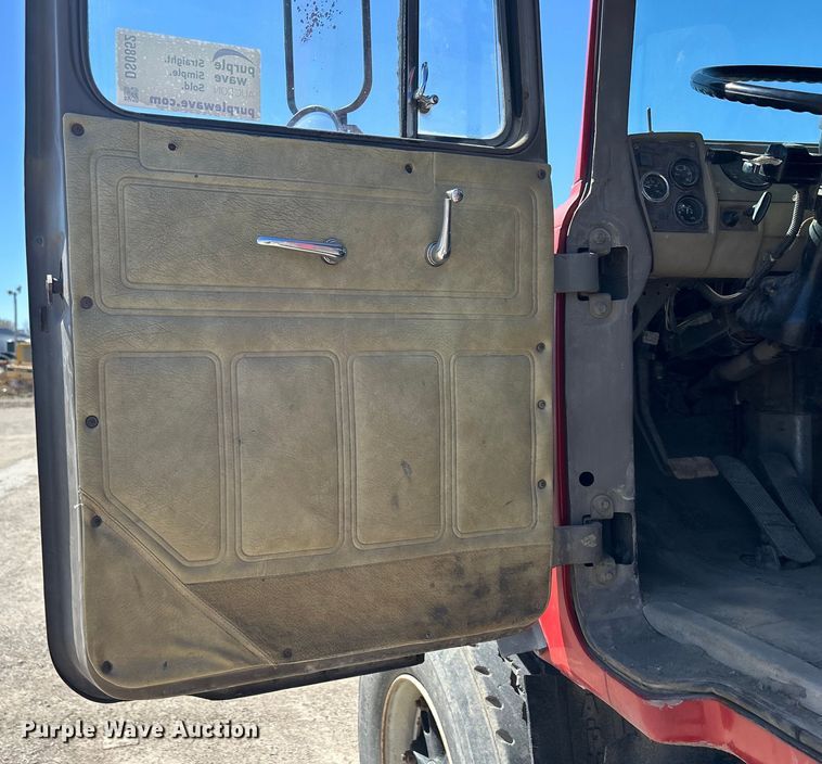 image for item DS0852 1984 Mack  DM685S truck cab and chassis