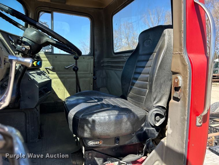 image for item DS0852 1984 Mack  DM685S truck cab and chassis