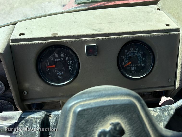 image for item DS0852 1984 Mack  DM685S truck cab and chassis