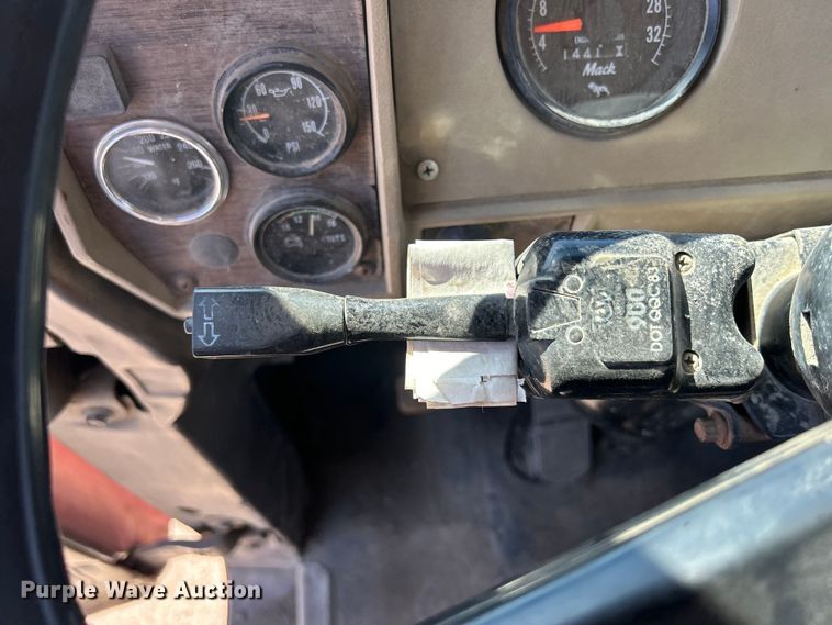 image for item DS0852 1984 Mack  DM685S truck cab and chassis