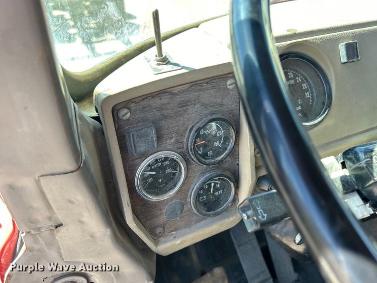 image for item DS0852 1984 Mack  DM685S truck cab and chassis