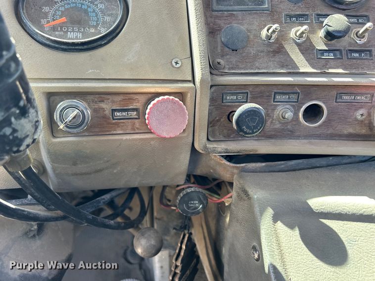 image for item DS0852 1984 Mack  DM685S truck cab and chassis