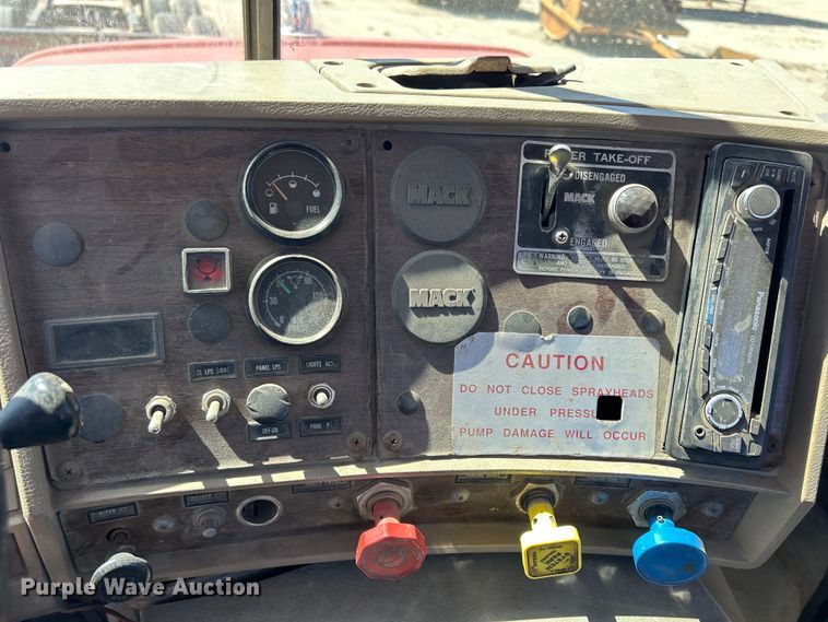 image for item DS0852 1984 Mack  DM685S truck cab and chassis