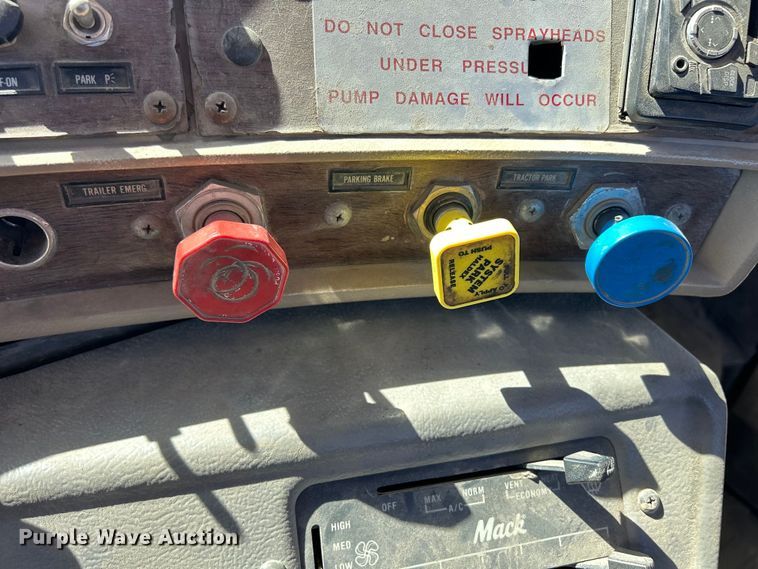 image for item DS0852 1984 Mack  DM685S truck cab and chassis