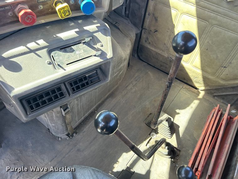 image for item DS0852 1984 Mack  DM685S truck cab and chassis