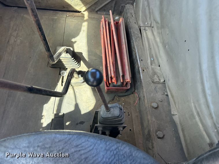 image for item DS0852 1984 Mack  DM685S truck cab and chassis