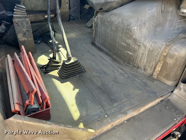 image for item DS0852 1984 Mack  DM685S truck cab and chassis