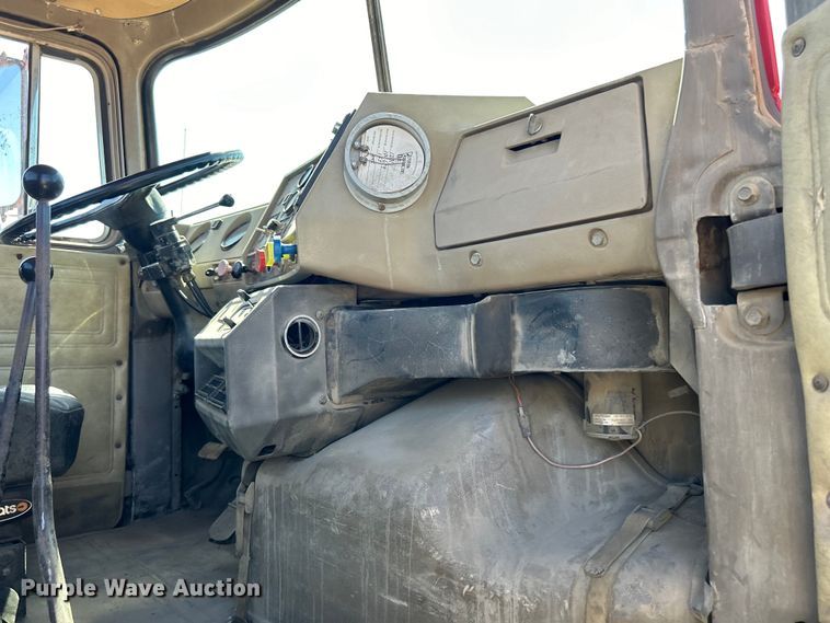 image for item DS0852 1984 Mack  DM685S truck cab and chassis