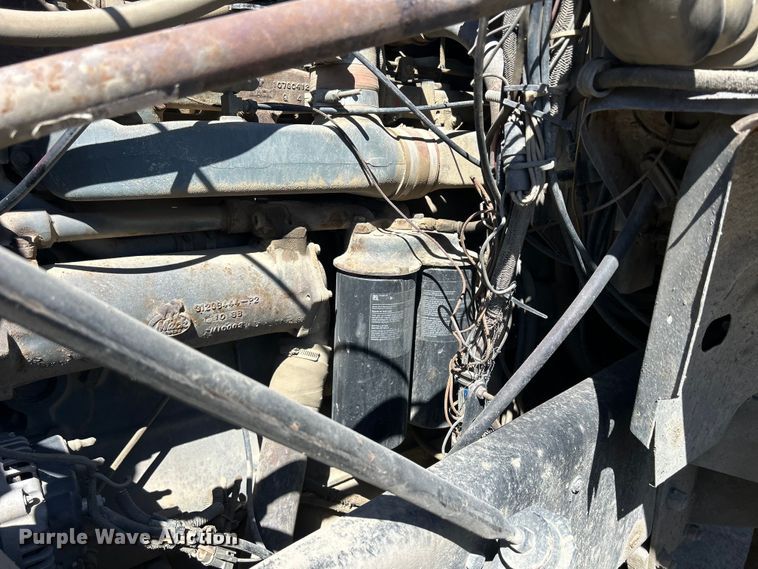 image for item DS0852 1984 Mack  DM685S truck cab and chassis