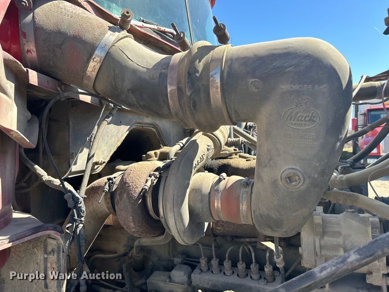 image for item DS0852 1984 Mack  DM685S truck cab and chassis