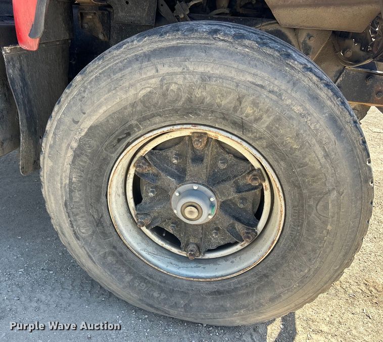 image for item DS0852 1984 Mack  DM685S truck cab and chassis