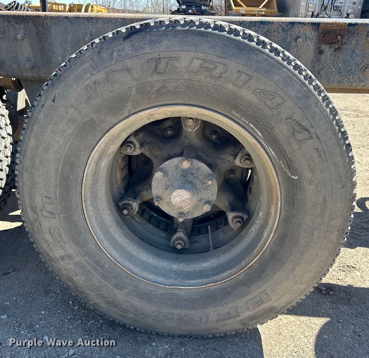 image for item DS0852 1984 Mack  DM685S truck cab and chassis