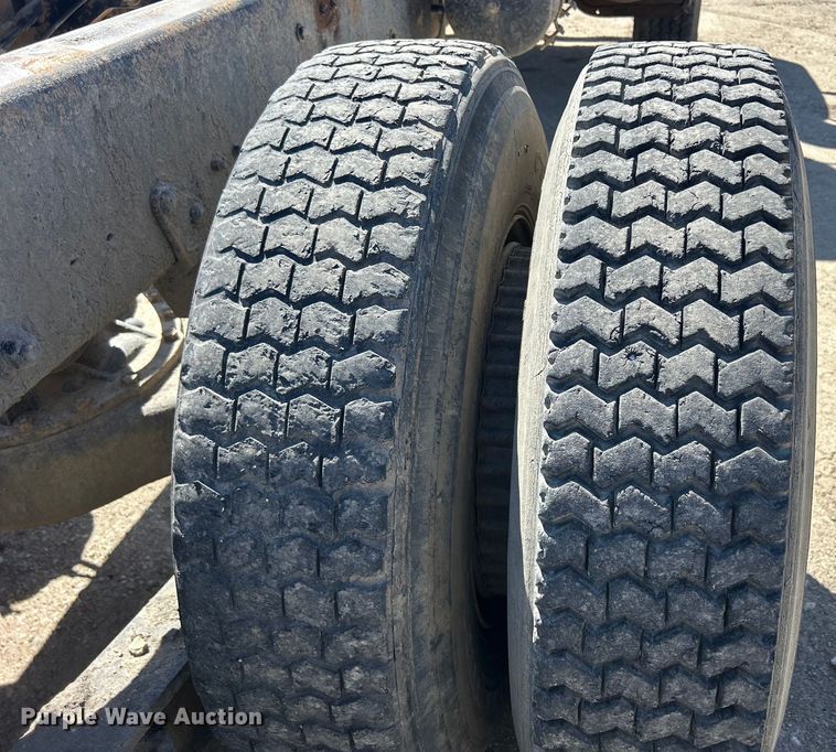 image for item DS0852 1984 Mack  DM685S truck cab and chassis