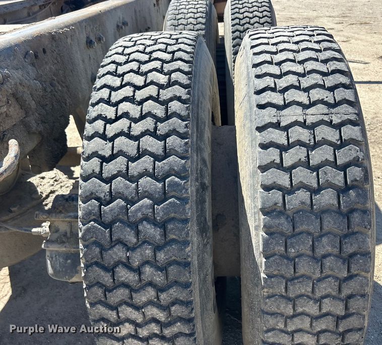 image for item DS0852 1984 Mack  DM685S truck cab and chassis