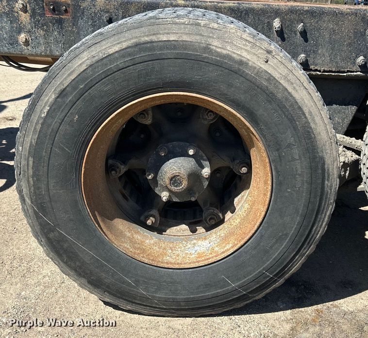 image for item DS0852 1984 Mack  DM685S truck cab and chassis