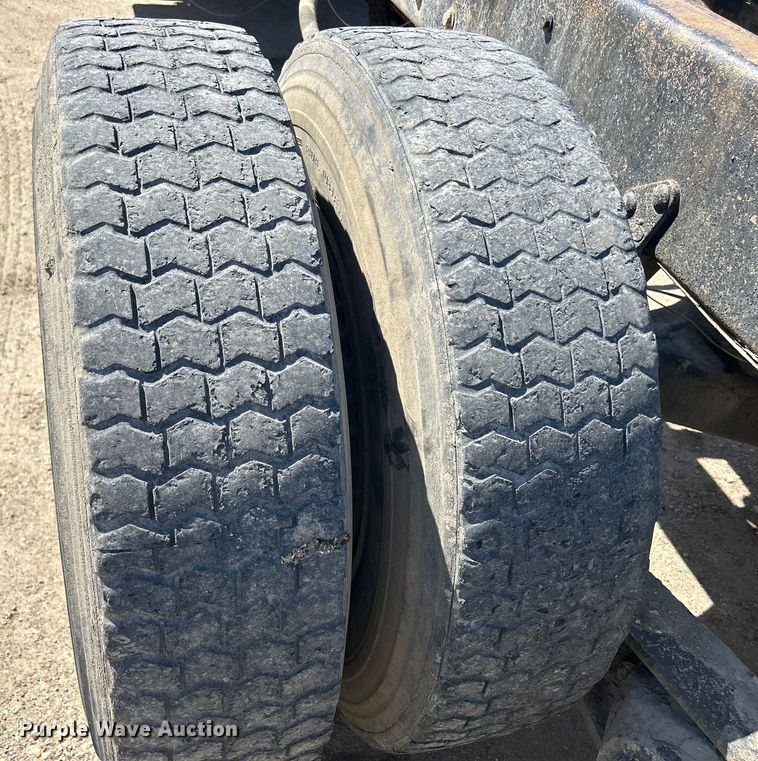 image for item DS0852 1984 Mack  DM685S truck cab and chassis