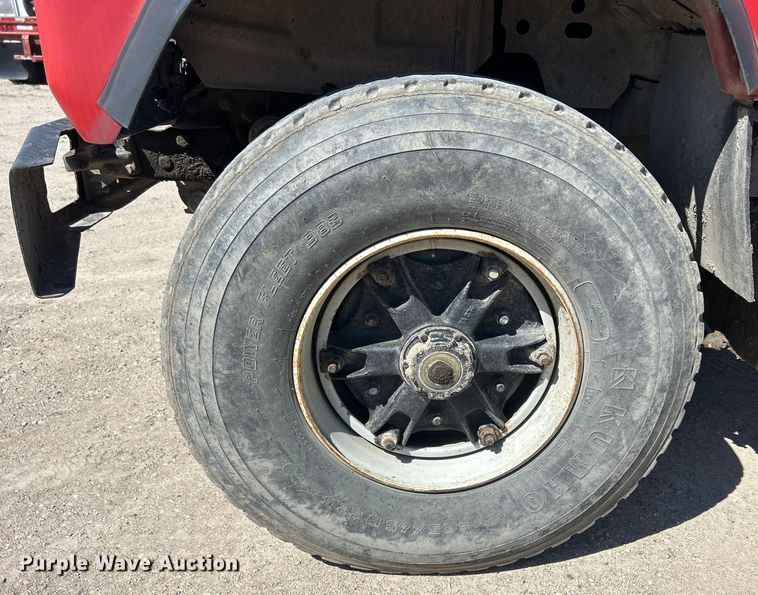 image for item DS0852 1984 Mack  DM685S truck cab and chassis