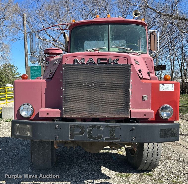 image for item DS0853 1978 Mack truck cab and chassis