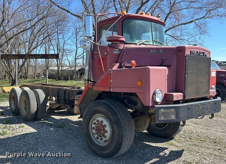 image for item DS0853 1978 Mack truck cab and chassis