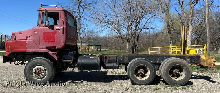 image for item DS0853 1978 Mack truck cab and chassis