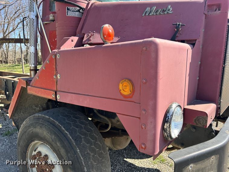 image for item DS0853 1978 Mack truck cab and chassis