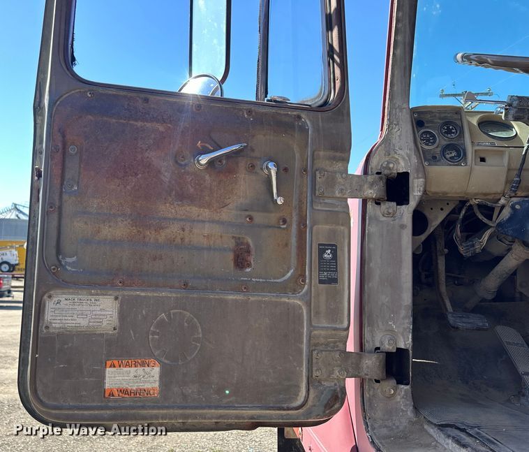 image for item DS0853 1978 Mack truck cab and chassis