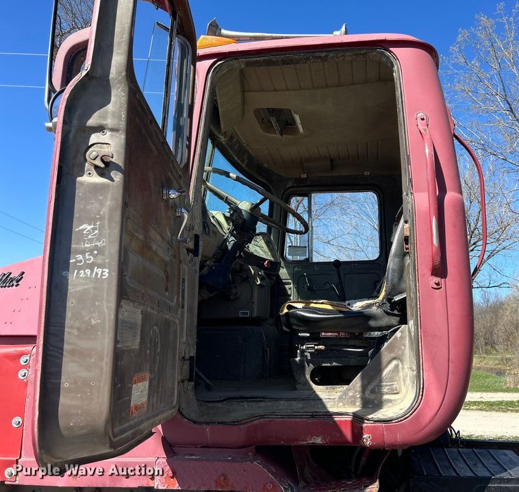 image for item DS0853 1978 Mack truck cab and chassis