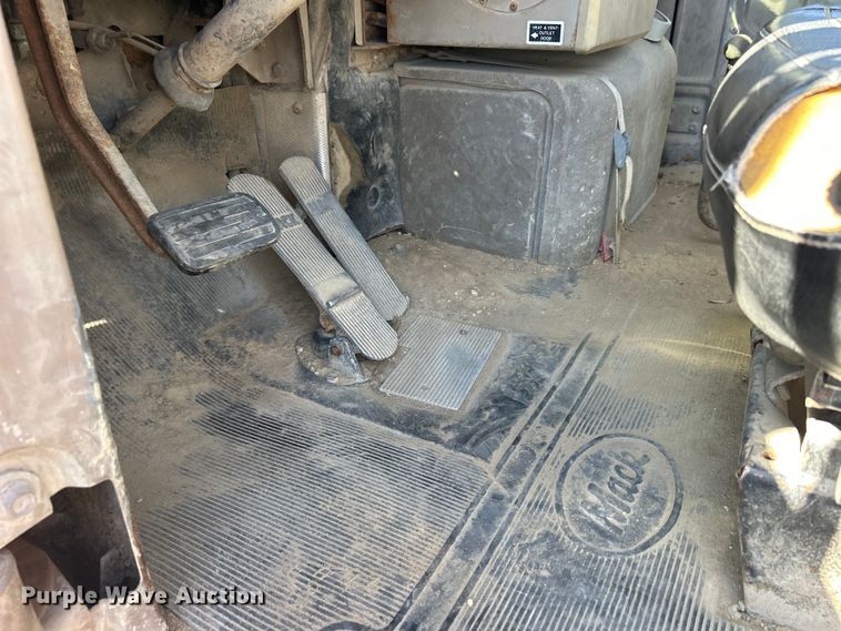 image for item DS0853 1978 Mack truck cab and chassis