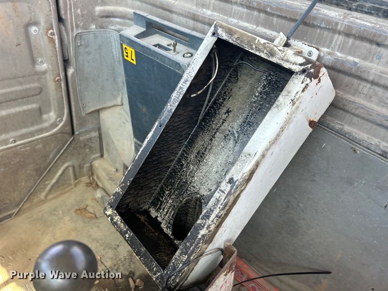 image for item DS0853 1978 Mack truck cab and chassis