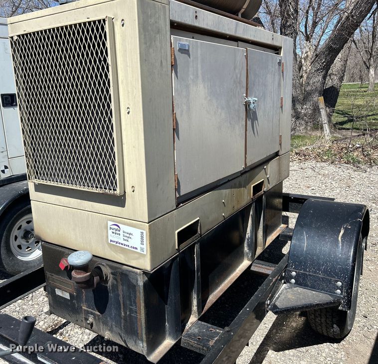 image for item DS0856 2004 Cummins  25A61 L32145E generator