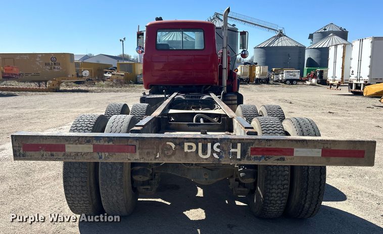 image for item DS0859 1985 Mack DM685S truck cab and chassis