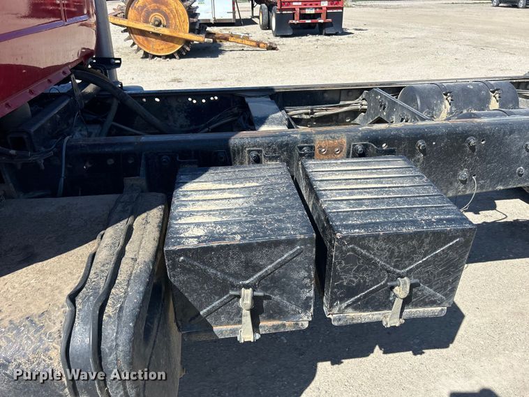 image for item DS0859 1985 Mack DM685S truck cab and chassis