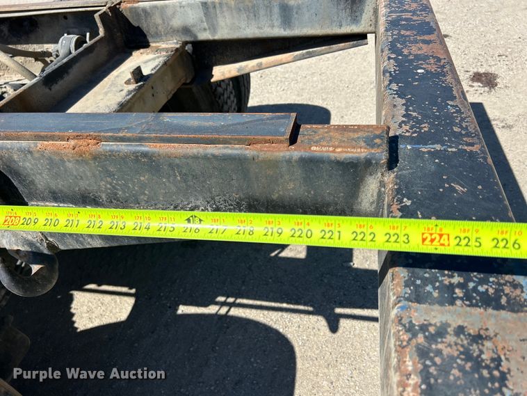 image for item DS0859 1985 Mack DM685S truck cab and chassis