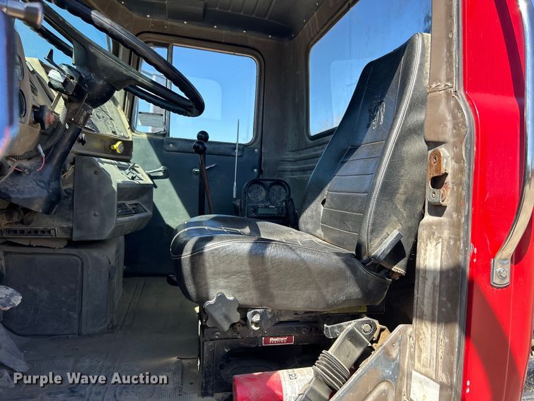 image for item DS0859 1985 Mack DM685S truck cab and chassis