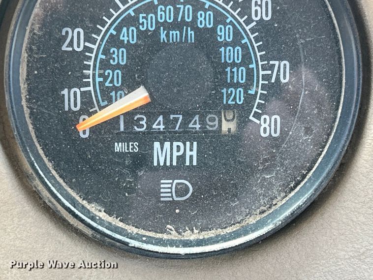 image for item DS0859 1985 Mack DM685S truck cab and chassis