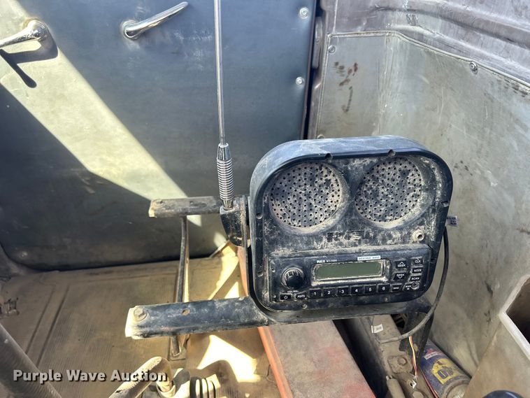 image for item DS0859 1985 Mack DM685S truck cab and chassis