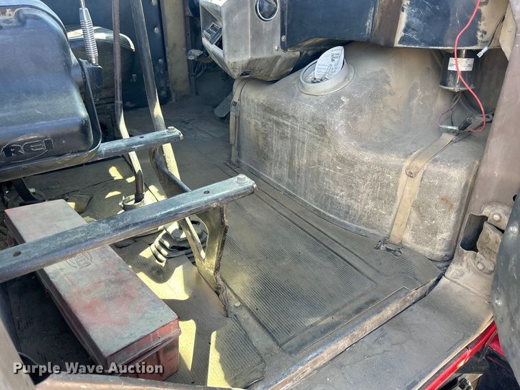 image for item DS0859 1985 Mack DM685S truck cab and chassis