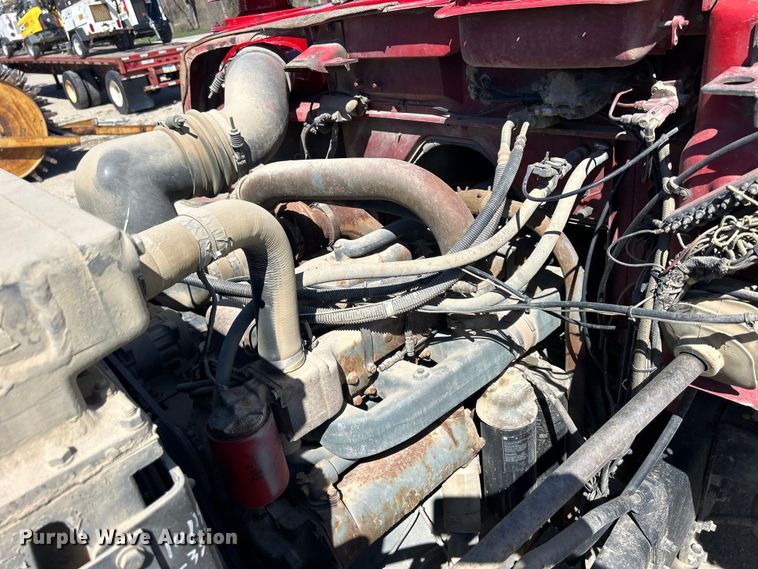 image for item DS0859 1985 Mack DM685S truck cab and chassis