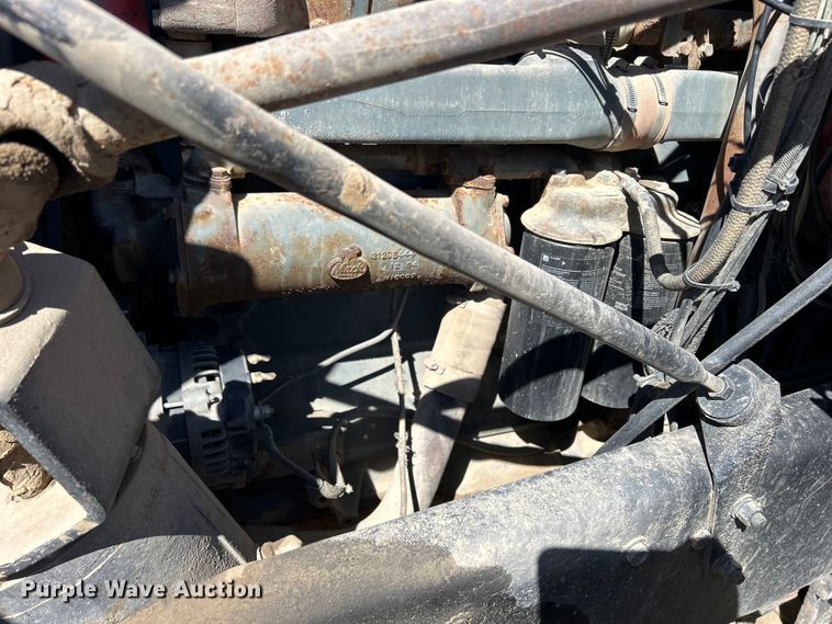 image for item DS0859 1985 Mack DM685S truck cab and chassis