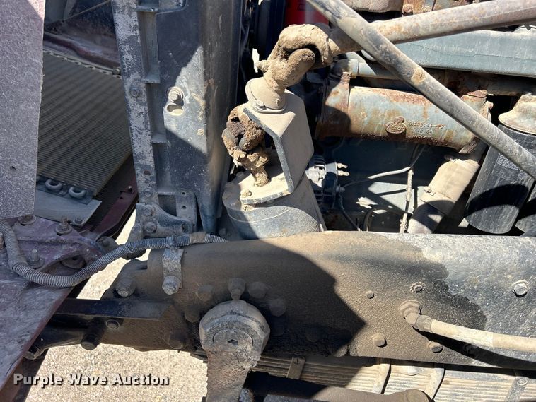 image for item DS0859 1985 Mack DM685S truck cab and chassis