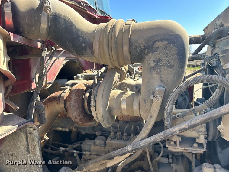 image for item DS0859 1985 Mack DM685S truck cab and chassis